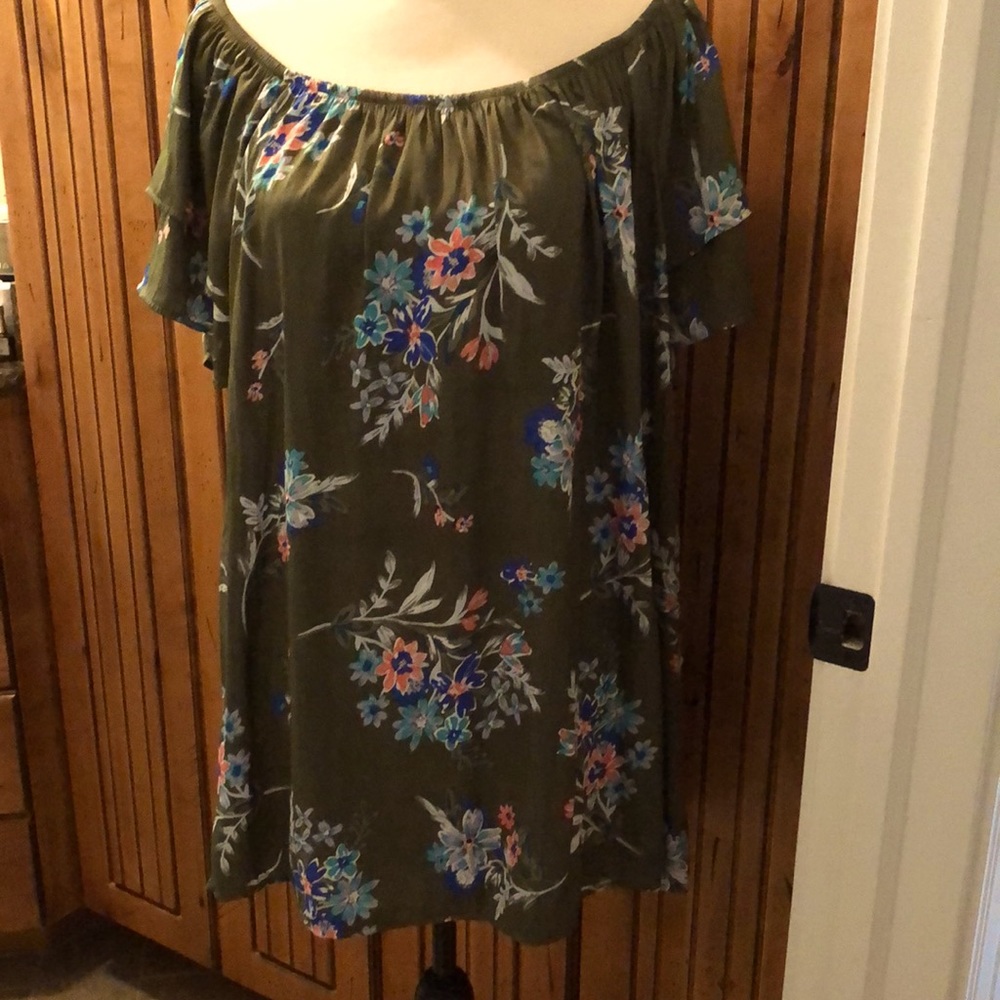 Women’s olive floral blouse size 20/22